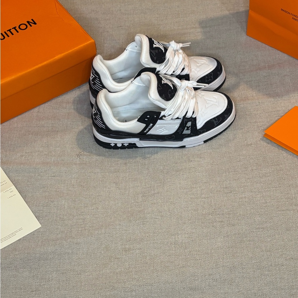 Louis Vuitton Monochrome Sneakers - Picture 3 of 10